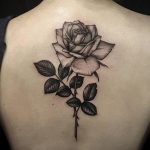 тату роза на спине девушки 04.02.2020 №026 -rose tattoo for girl- tatufoto.com