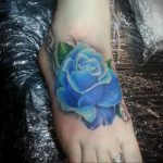 тату синяя роза для девушки 04.02.2020 №051 -rose tattoo for girl- tatufoto.com
