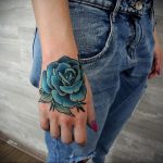 тату синяя роза для девушки 04.02.2020 №060 -rose tattoo for girl- tatufoto.com
