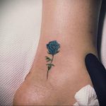 тату синяя роза для девушки 04.02.2020 №061 -rose tattoo for girl- tatufoto.com