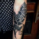 тату черная роза для девушки 04.02.2020 №005 -rose tattoo for girl- tatufoto.com