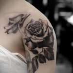тату черная роза для девушки 04.02.2020 №007 -rose tattoo for girl- tatufoto.com