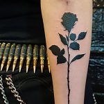 тату черная роза для девушки 04.02.2020 №013 -rose tattoo for girl- tatufoto.com