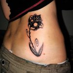 тату черная роза для девушки 04.02.2020 №027 -rose tattoo for girl- tatufoto.com