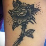 тату черная роза для девушки 04.02.2020 №032 -rose tattoo for girl- tatufoto.com