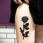 тату черная роза для девушки 04.02.2020 №041 -rose tattoo for girl- tatufoto.com