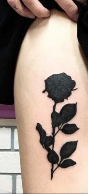 тату черная роза для девушки 04.02.2020 №041 -rose tattoo for girl- tatufoto.com