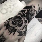 тату черная роза для девушки 04.02.2020 №058 -rose tattoo for girl- tatufoto.com