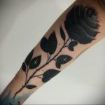 тату черная роза для девушки 04.02.2020 №059 -rose tattoo for girl- tatufoto.com