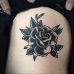 тату черная роза для девушки 04.02.2020 №061 -rose tattoo for girl- tatufoto.com