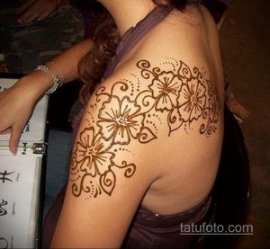 фото мехенди на лопатке 02.02.2020 №007 -mehendi on the shoulder blade- tatufoto.com