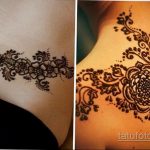 Фото тату мехенди на животе и плече девушки. Коричневые цветочные узоры с тонкими линиями и завитушками, нанесенные хной. Два разных рисунка.
