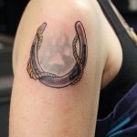 фото пример тату подкова 02.02.2020 №059 -horseshoe tattoo- tatufoto.com