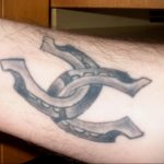фото пример тату подкова 02.02.2020 №070 -horseshoe tattoo- tatufoto.com