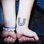 фото пример тату подкова 02.02.2020 №131 -horseshoe tattoo- tatufoto.com