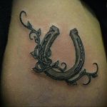 фото пример тату подкова 02.02.2020 №151 -horseshoe tattoo- tatufoto.com