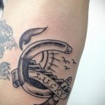 фото пример тату подкова 02.02.2020 №161 -horseshoe tattoo- tatufoto.com