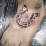 фото пример тату подкова 02.02.2020 №302 -horseshoe tattoo- tatufoto.com