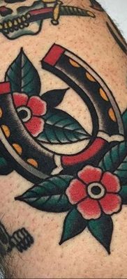фото пример тату подкова 02.02.2020 №306 -horseshoe tattoo- tatufoto.com