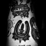 фото пример тату подкова 02.02.2020 №316 -horseshoe tattoo- tatufoto.com
