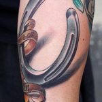 фото пример тату подкова 02.02.2020 №349 -horseshoe tattoo- tatufoto.com