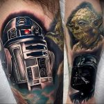 Фото тату на предплечье с изображением R2-D2, Йоды и Дарта Вейдера в стиле реализм. Яркие цвета и детализированная проработка.