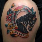 фото тату подкова в стиле олд скул 02.02.2020 №015 -horseshoe tattoo- tatufoto.com