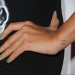 фото тату подкова для девушки 02.02.2020 №031 -horseshoe tattoo- tatufoto.com