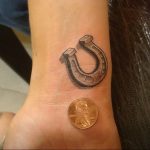 фото тату подкова на удачу 02.02.2020 №109 -horseshoe tattoo- tatufoto.com