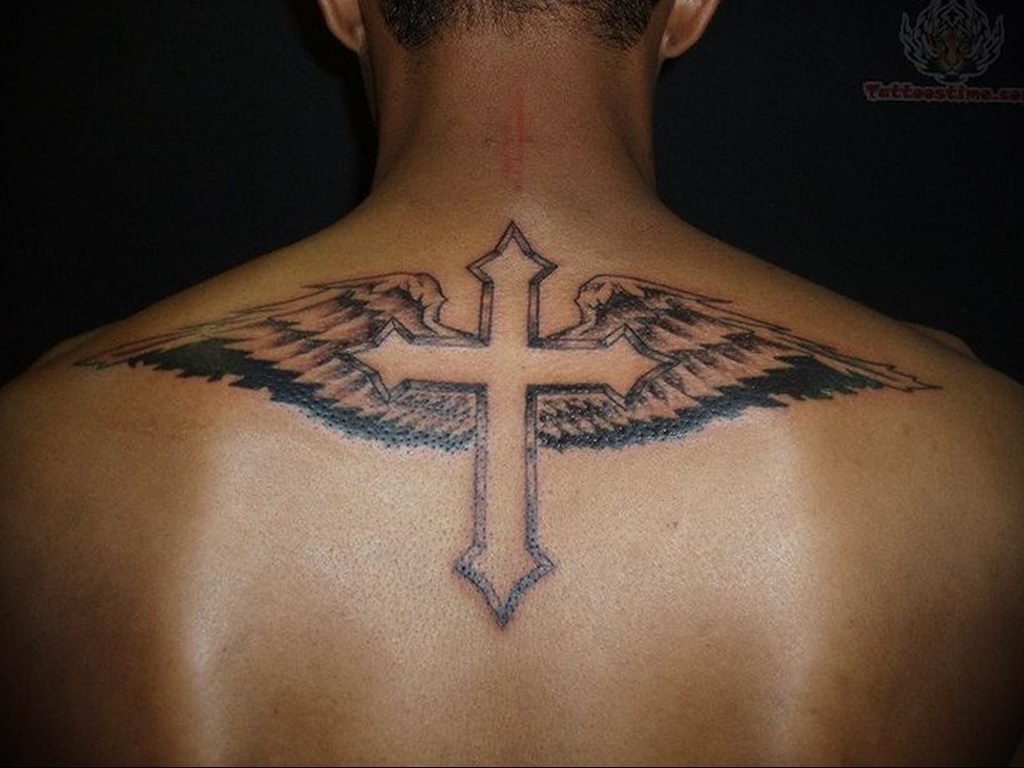 Тату крест с крыльями на спине