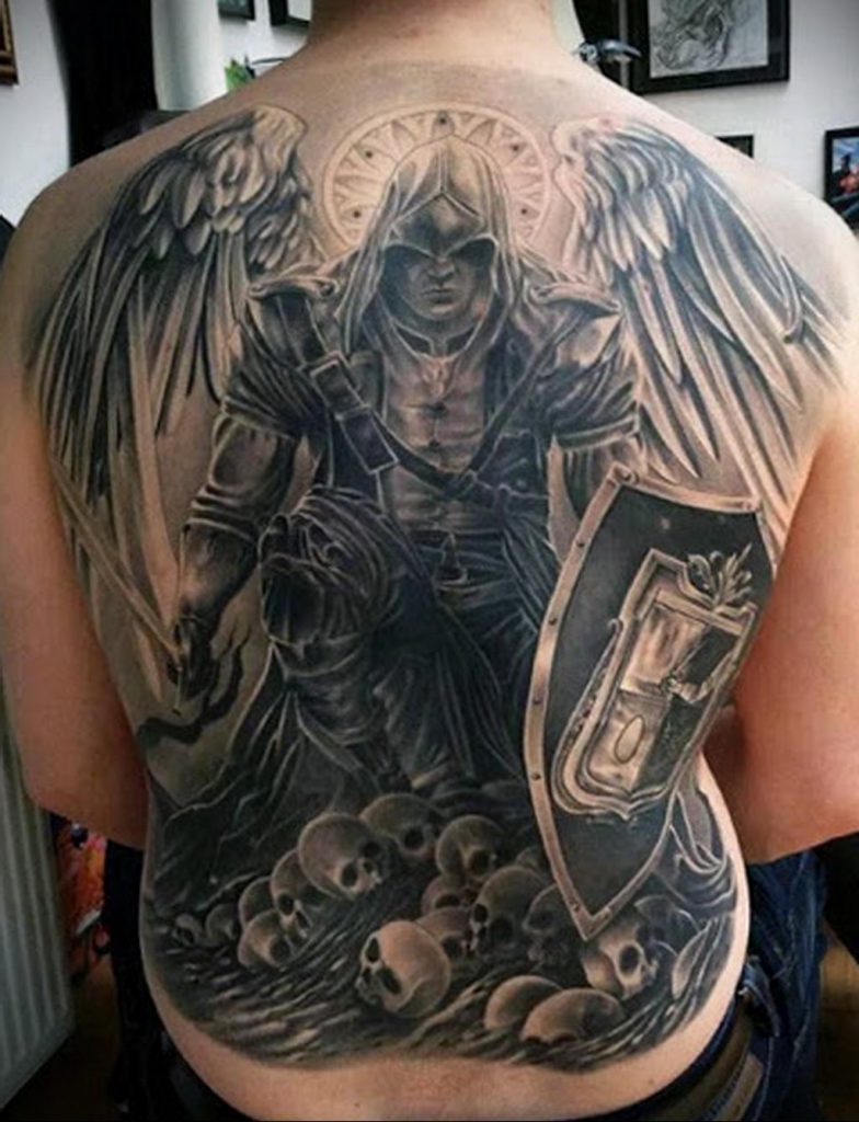 Татуировки на пояснице ангелы