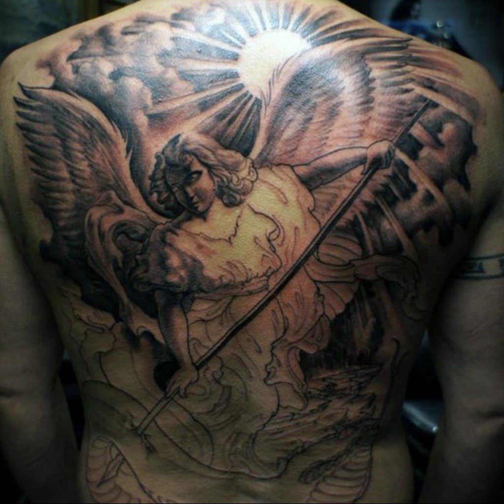 Татуировки на пояснице ангелы