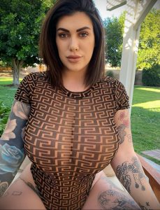 @ana.lorde - Красивая девушка с татуировками на карантине во время эпидемии COVID-19 для tatufoto.com 7
