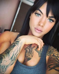 @chantal_danielle_ - Красивая девушка с татуировками на карантине во время эпидемии COVID-19 для tatufoto.com 14