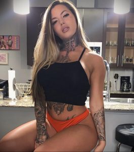 @chantal_danielle_ - Красивая девушка с татуировками на карантине во время эпидемии COVID-19 для tatufoto.com 6