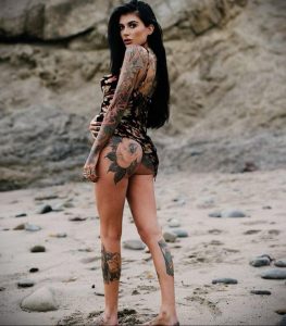 @chelseagabriellee - Красивая девушка с татуировками на карантине во время эпидемии COVID-19 для tatufoto.com 2