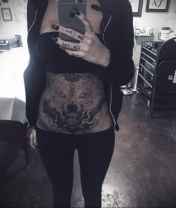 @chelseagabriellee - Красивая девушка с татуировками на карантине во время эпидемии COVID-19 для tatufoto.com 6