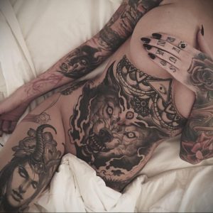 @chelseagabriellee - Красивая девушка с татуировками на карантине во время эпидемии COVID-19 для tatufoto.com 8
