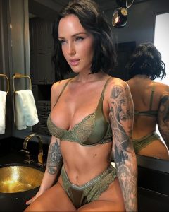 @kaylalaurenofficial - Красивая девушка с татуировками на карантине во время эпидемии COVID-19 для tatufoto.com 10