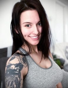 @octaviamay.sg - Красивая девушка с татуировками на карантине во время эпидемии COVID-19 для tatufoto.com 2