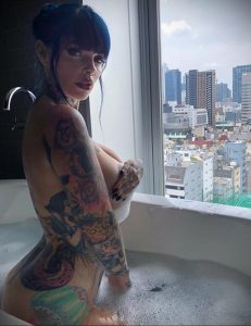 @riae_ - Красивая девушка с татуировками на карантине во время эпидемии COVID-19 для tatufoto.com 16