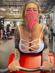 @viking.barbie - Красивая девушка с татуировками на карантине во время эпидемии COVID-19 для tatufoto.com 1