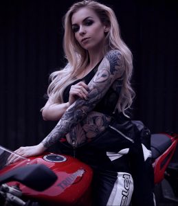 lisa_kroiss или lisa_ducktona – фото сексуальной девушки модели с татуировками для сайта tatufoto.com - фото 1