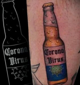 Фото татуировки с изображением бутылки пива Corona и вируса COVID-19. Оригинальный рисунок, играющий на названии пива и пандемии.