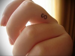 Фото тату про любовь рисунок Бесконечность 03.02.2020 №137 -heart tattoo- tatufoto.com