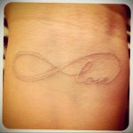 Фото тату про любовь рисунок Бесконечность 03.02.2020 №237 -heart tattoo- tatufoto.com