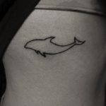 Фото тату про любовь рисунок Дельфин 03.02.2020 №026 -dolphin tattoo- tatufoto.com