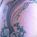 Фото тату про любовь рисунок Дельфин 03.02.2020 №059 -dolphin tattoo- tatufoto.com