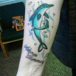 Фото тату про любовь рисунок Дельфин 03.02.2020 №080 -dolphin tattoo- tatufoto.com