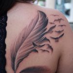 Фото тату про любовь рисунок Перо 03.02.2020 №033 -tattoo feather- tatufoto.com